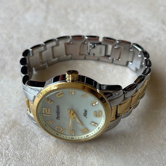 Armitron lady battery bracelet band TT water resistant 175ft - Picture 3 of 5